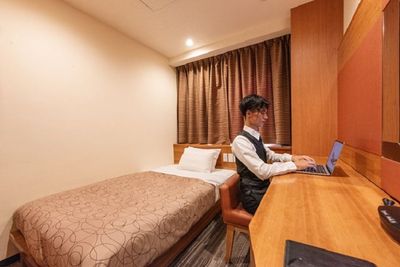 広々デスク完備♪テレワーク利用にもオススメ！ - ホテルリリーフ札幌すすきの レンタルスペースの室内の写真