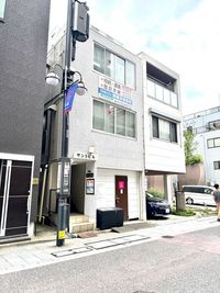 場所はサンSビルの階段上がったすぐ上です！ - リコアスペース 北品川 リコアスペース北品川｜会議室・セミナー・スポーツ観戦・動画撮影の外観の写真