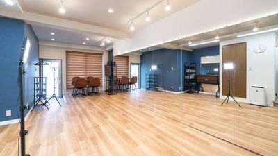 【本格撮影用ライト】三脚付きLEDライトを2本無料完備。アパレル撮影やポートレート、動画収録に便利。 - SatOn45 the STUDIO NET 中延・荏原・戸越 SatOn45 the STUDIO　ー中延・荏原・戸越ーの室内の写真