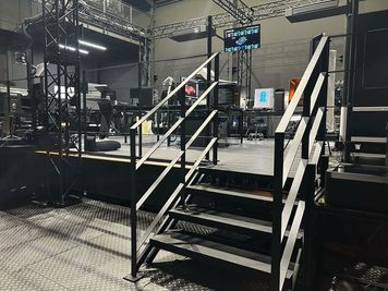 ワーキングエリア内 ステージ - UAI（USEYA ADVANCED INDUSTRY） 多目的レンタルスペースの室内の写真