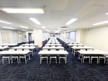 会議室
 - スタンダード会議室　御茶ノ水店 1階ホールの室内の写真