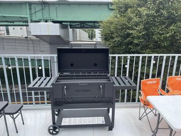 ＢＢＱグリル - 高辻マルチベース レンタルテラス【ルーフトップ高辻】の設備の写真