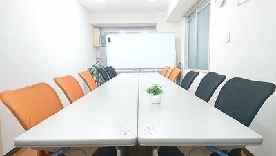 BlueMountain 会議室の室内の写真