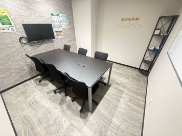 いいオフィス西荻窪 6名会議室（Room D）の室内の写真