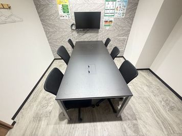 【西荻窪から徒歩1分】モニター・フリードリンク付き6名会議室(Room D) - いいオフィス西荻窪