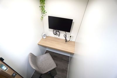 ＜SoloWork中野北口No.4＞休日🉐🉐1人個室🚪光回線Wi-Fi📶電源🔌モニター🖥️テレワーク/オンライン会議 - 【SoloWork中野北口】