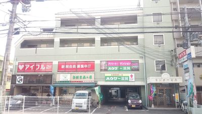 レンタルルームは1階中央部分の通路を奥へ入ったところにございます。 - Ruila Pure サロンスペースの外観の写真