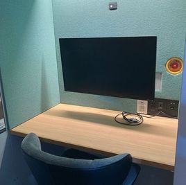 CocoDesk [WR-02] 田町センタービル ピアタ　B1F 地下鉄通路口付近　２番ブース CocoDesk [WR-02]の室内の写真