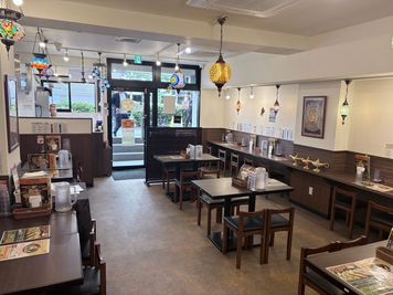 ターリー屋　新宿明治通り店 テーブル4名席の室内の写真
