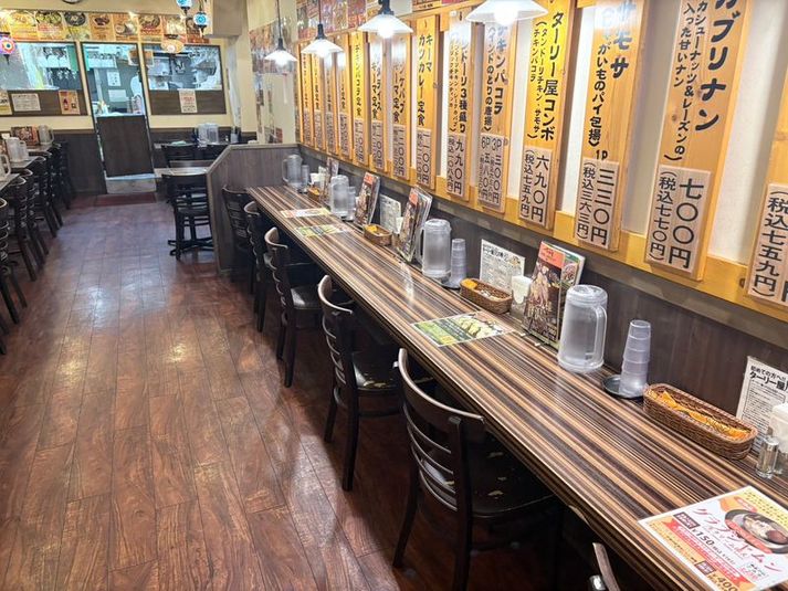 カウンター席 - ターリー屋　中野サンモール店 カウンター1名席の室内の写真