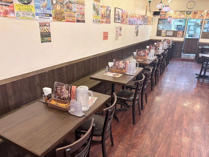 2名席となります。 - ターリー屋　中野サンモール店 テーブル2名席の室内の写真