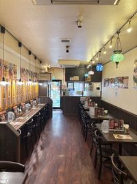 ターリー屋　中野サンモール店 テーブル2名席の室内の写真