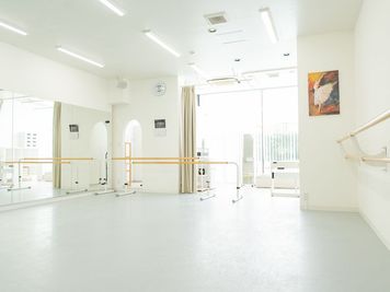 バレエバー - 市ヶ尾プラーザビル MITSUYA ACADEMY STUDIOの室内の写真