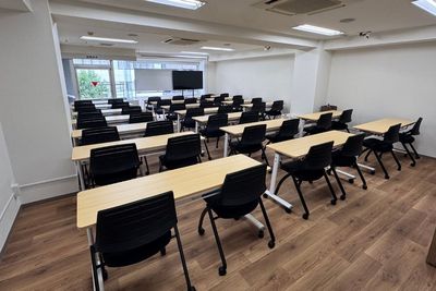 関内・横浜の貸スペース　イルカ会議室【どうぶつ会議室シリーズ】 イルカ会議室｜関内駅徒歩1分｜40名着席可｜貸し会議室の室内の写真