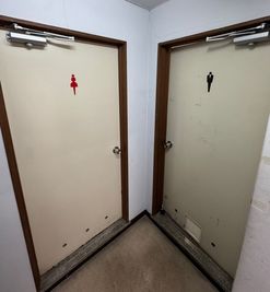 テナント共用部に男女別のお手洗いがあります。 - 多目的レンタルスタジオ、ジムのその他の写真