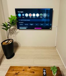 55V型 4K Google TV チューナーレステレビ。地上波は映りません。
ご自身のアカウントでログインしていただきます。 - Macchiato SHONAN 撮影・セミナー・スポーツ観戦｜キッチンあり｜無料駐車場１台の設備の写真