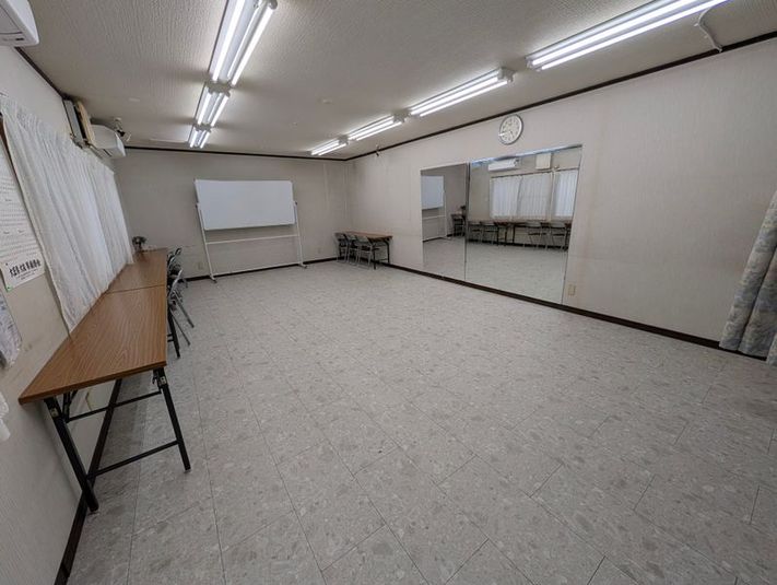 鏡を増やしました。 - 松井楽器店　キャロットルーム 多目的スペース 　松井楽器店　キャロットの室内の写真