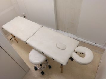 今どきワンコイン（１時間５００円）で完全個室の施術台付きマッサージルームは中々ないかと思います！鍵付きで完全プライベート空間！ - 貴方の店グループ