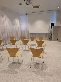 大きなスクリーン・プロジェクター完備🏢オフサイト研修や社外会議に最適な集中空間 - 幕張ベイパーク クロスポート CROSS PORT