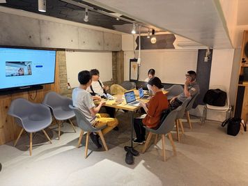 apple TV付き画面、HDMIケーブルも有 - LUMBER BETON VALLEY 【貸切】【10名以下】クオリー　Quarryの室内の写真