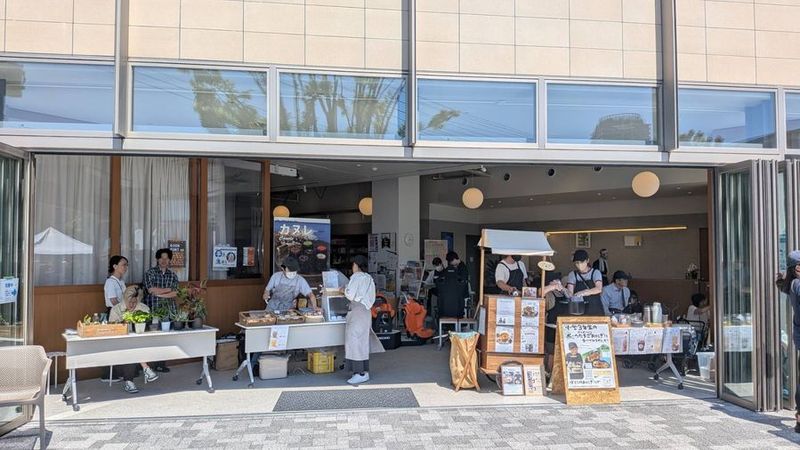 ガラス張りテラス　幕張ベイパーク交差点 - 幕張ベイパーク　クロスポート　CROSS PORT