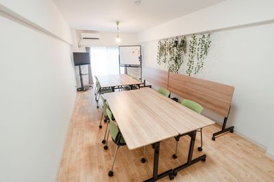 グループワーク - フィーカ新大阪 【フィーカ新大阪】★6月NewOPEN貸し会議室★の室内の写真