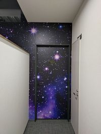 会議室の入り口は宇宙をイメージしています。扉の向こうで良い商談やアイデアがまとまりますように。 - キョーエイ三之丸ビル レンタルスペース　TERRAの室内の写真