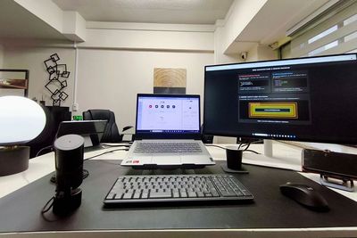ビジネスのポテンシャルを引き出す、洗練された個人オフィス。
デスクの周辺機器は自由にご利用いただけます。※ノートPC等はご用意ください。 - anew-space名古屋駅前店の設備の写真