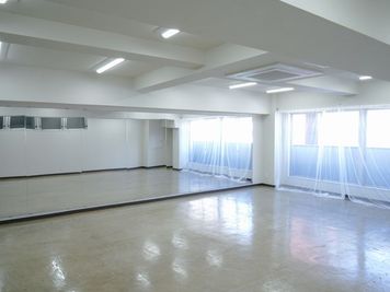 上前津駅から徒歩9　ヨガやダンスやピラティス向け　広々した空間。片側鏡ばり - New Authentic