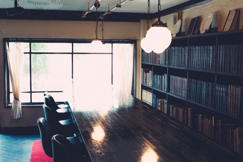 1F cafe - Leaning Cafebar 金魚