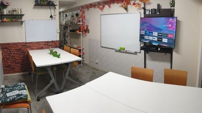 Bloom Space 大門 Bloom Space 大門　シンプルで使いやすい会議室の室内の写真