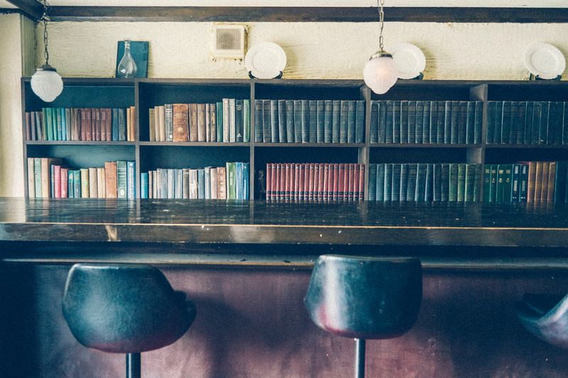 1F cafe - Leaning Cafebar 金魚