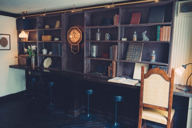 1F cafe - Leaning Cafebar 金魚