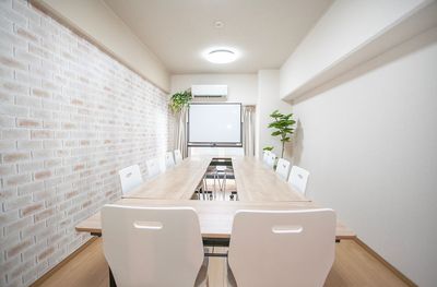 会議スタイル - レンタルスペース RMサテライト中野の室内の写真