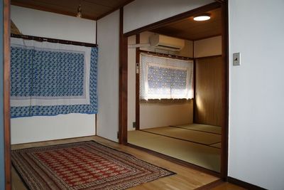 無垢材のフローリングと奥は畳の部屋 - S/O（Stop Over）A room of BREMENS 平屋古民家の一棟貸スペースの室内の写真