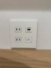コンセント電源、USB電源、LANポート有り - COMOL 千舟町 松山 205個室（鍵付き完全個室）の室内の写真