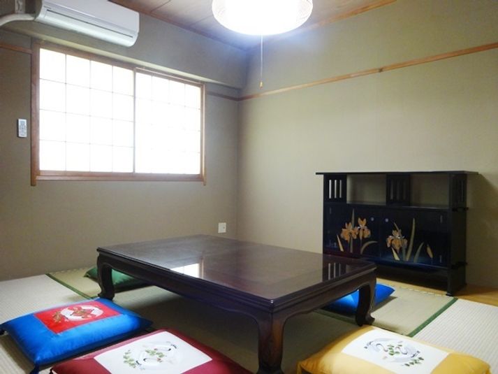愛知会議室 春日井高蔵寺駅前店 第2会議室（6階）の室内の写真