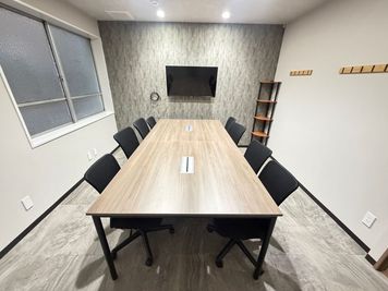 いいオフィス巣鴨 8名会議室（Room B）の室内の写真