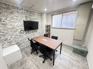 いいオフィス巣鴨 4名会議室（Room A）の室内の写真