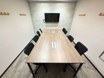 いいオフィス巣鴨 8名会議室（Room C）の室内の写真