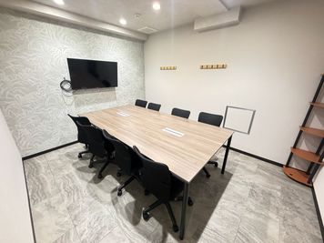 いいオフィス巣鴨 8名会議室（Room C）の室内の写真