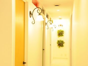 女性エリア廊下 - relaxation salon totora 【垂水駅1分】美容・健康レンタルサロン◇多目的スペース個室の室内の写真