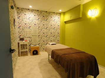 広々個室で、よもぎ蒸し🍀部屋の明かりは、調節可能です - relaxation salon totora 【垂水駅1分】美容・健康レンタルサロン◇多目的スペース個室の室内の写真