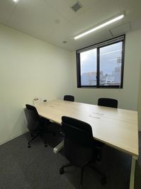 【期間限定!ドリンク無料☕】Regus 会議室|高速Wi-Fi完備の落ち着いたビジネス空間 - リージャス会議室 高崎
