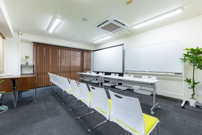 面接会場レイアウト - レンタルスペース　アルモニ会議室 貸会議室・レンタルスペースの室内の写真