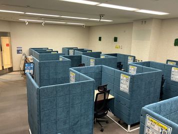 コインスペース阪急伊丹リータ店 1人用席（通話・会話OK）の室内の写真
