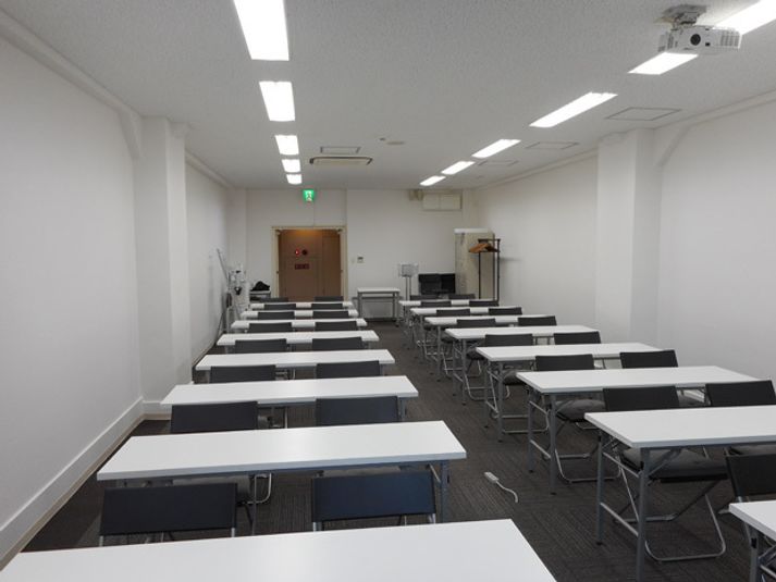 大阪会議室 NSEリアルエステート堺筋本町店 会議室の室内の写真
