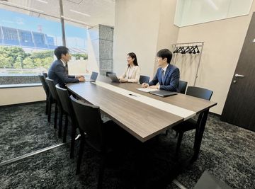 幕張メッセビューです - オフィスサービスUSP 会議室（定員8名）の室内の写真