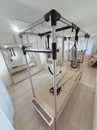 室内全体 - Pilates Studio Lui 外苑前店 【基本プラン】キャフォーマー・チェア・バレル完備の室内の写真