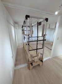 室内全体 - Pilates Studio Lui 外苑前店 【基本プラン】キャフォーマー・チェア・バレル完備の室内の写真